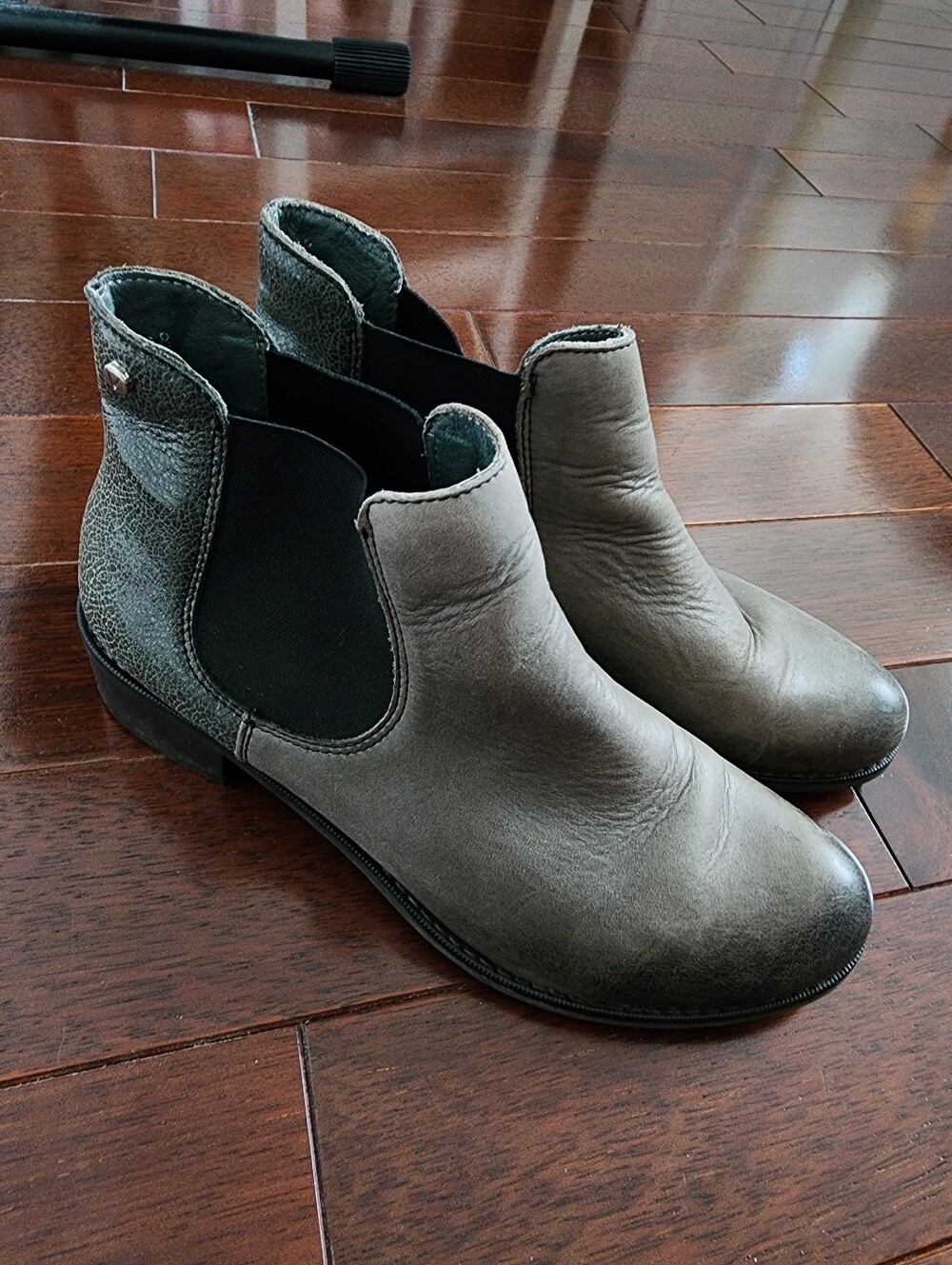 Venezia Italian Distressed Grey Green Leather Chelsea Boots EU 38 / US 7.5